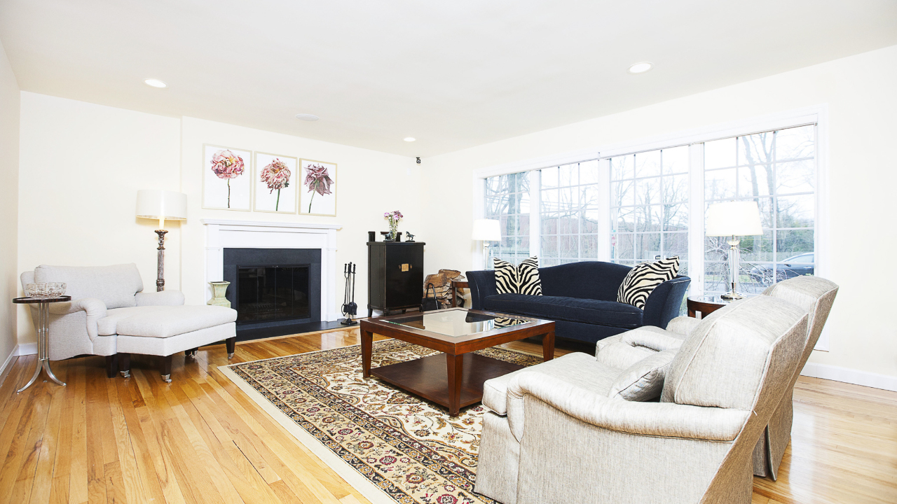 10 Andover Road, Roslyn Heights, NY, 11577 Scene 2