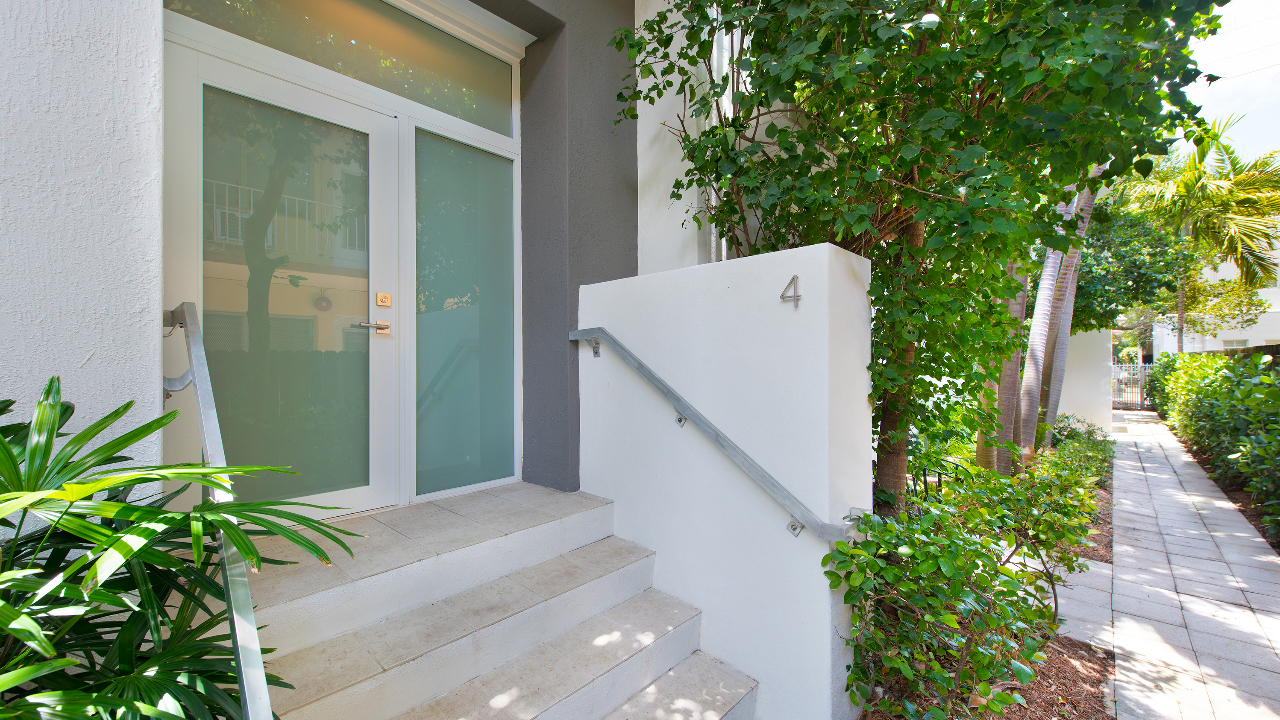 1027-Michigan-Ave-#4-01