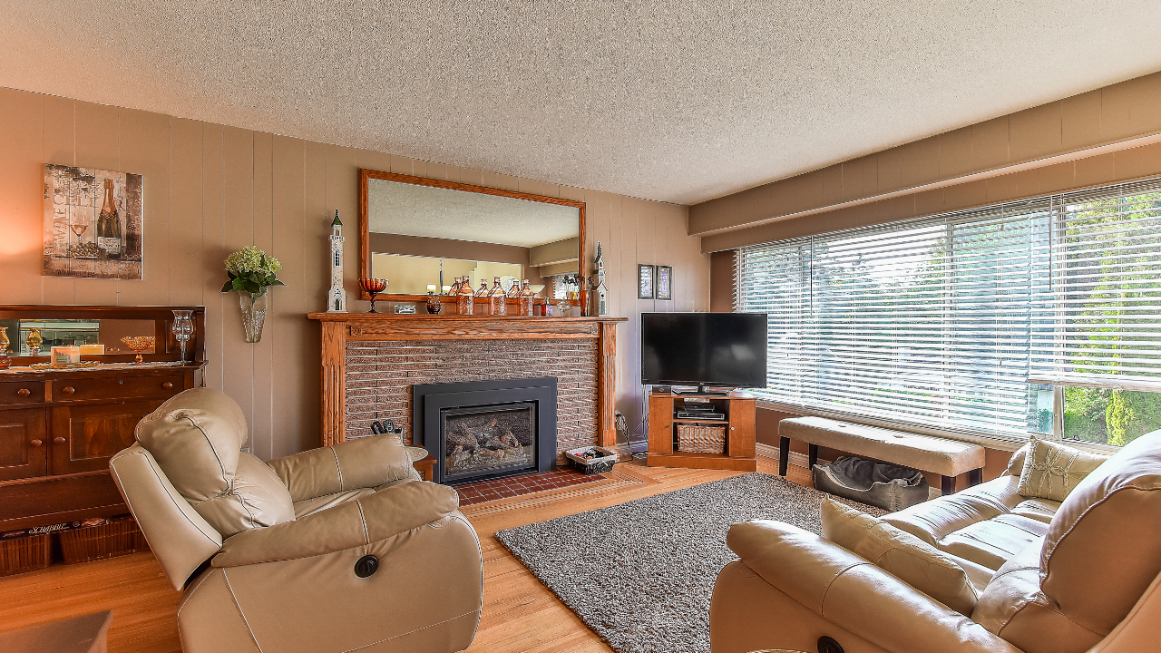 11376 Glen Avon Dr, Surrey, BC, V3R 4Y6 Scene 3