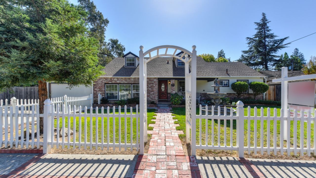 3858 Woodcrest Road, Sacramento, CA, 95821 Scene 1