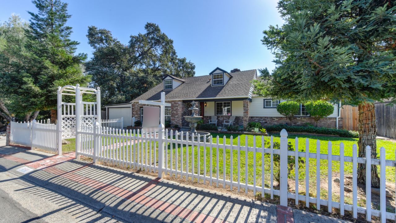 3858 Woodcrest Road, Sacramento, CA, 95821 Scene 2
