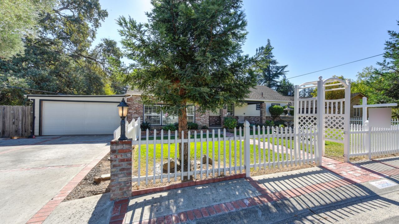 3858 Woodcrest Road, Sacramento, CA, 95821 Scene 3