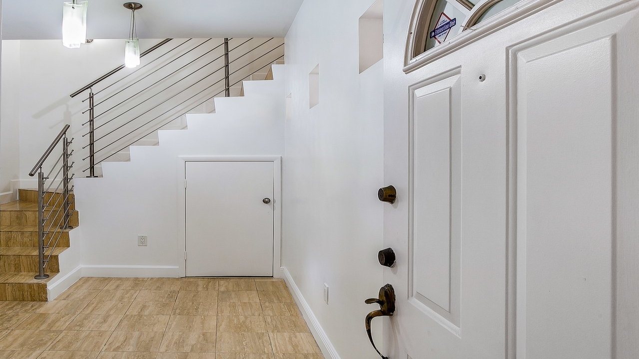 Gables-Court-Unit-B4-04