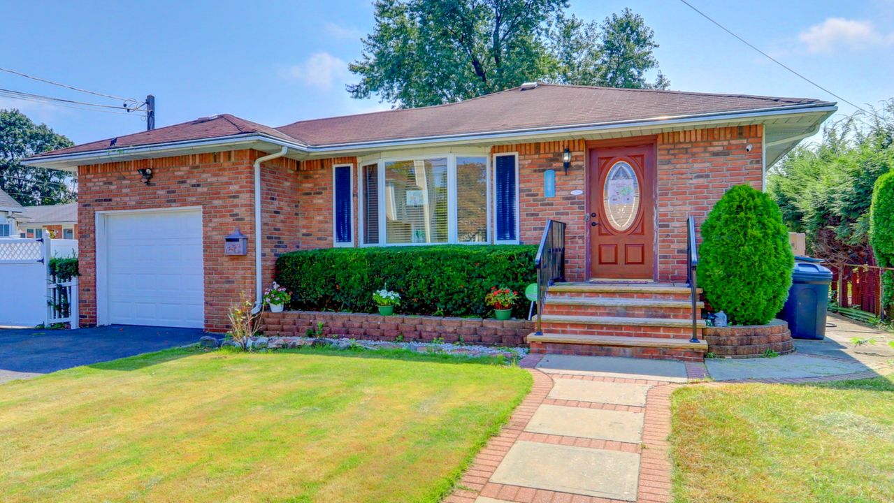 190 Chestnut Ave, East Meadow, NY, 11554 Scene 1