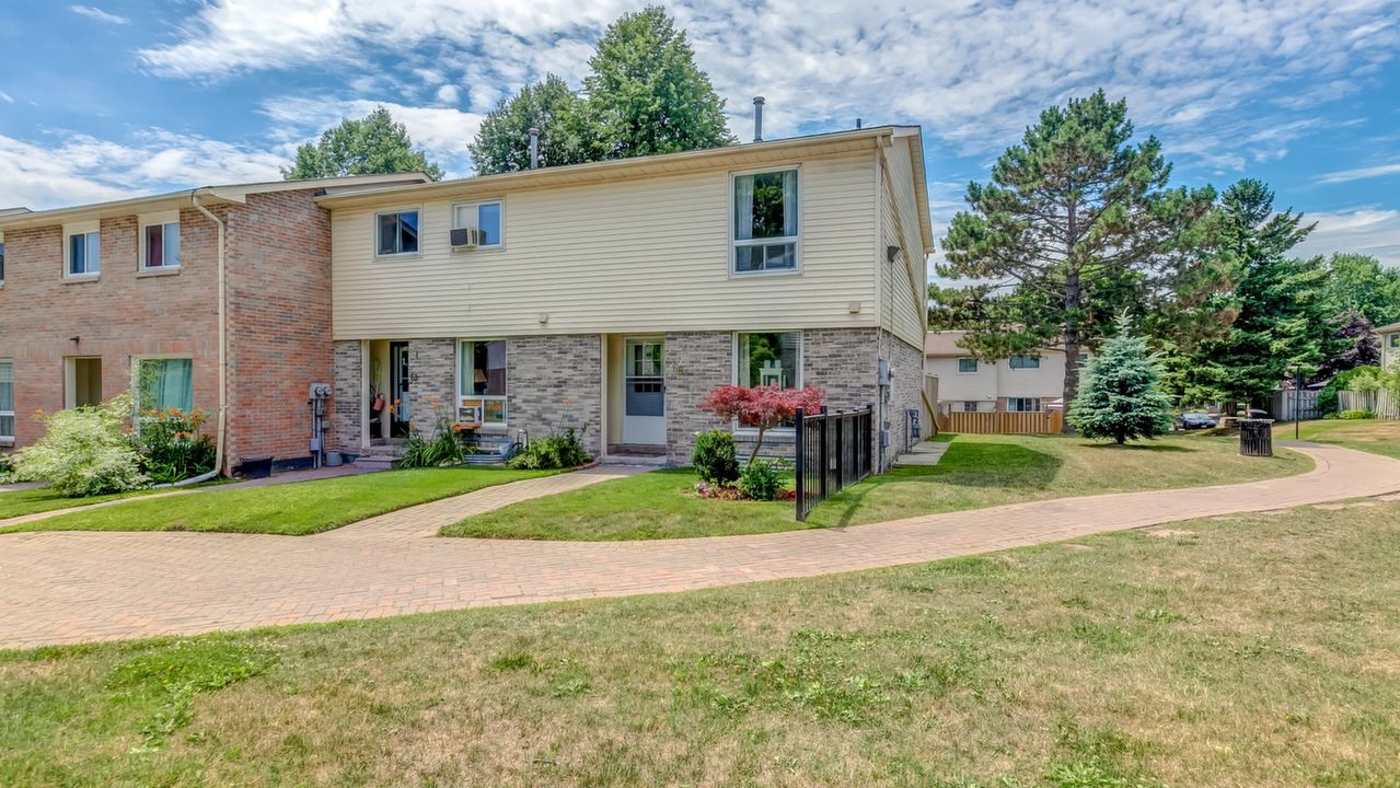 611 Galahad Dr
Unit 68, Oshawa, ON, L1K 1M1 Scene 1