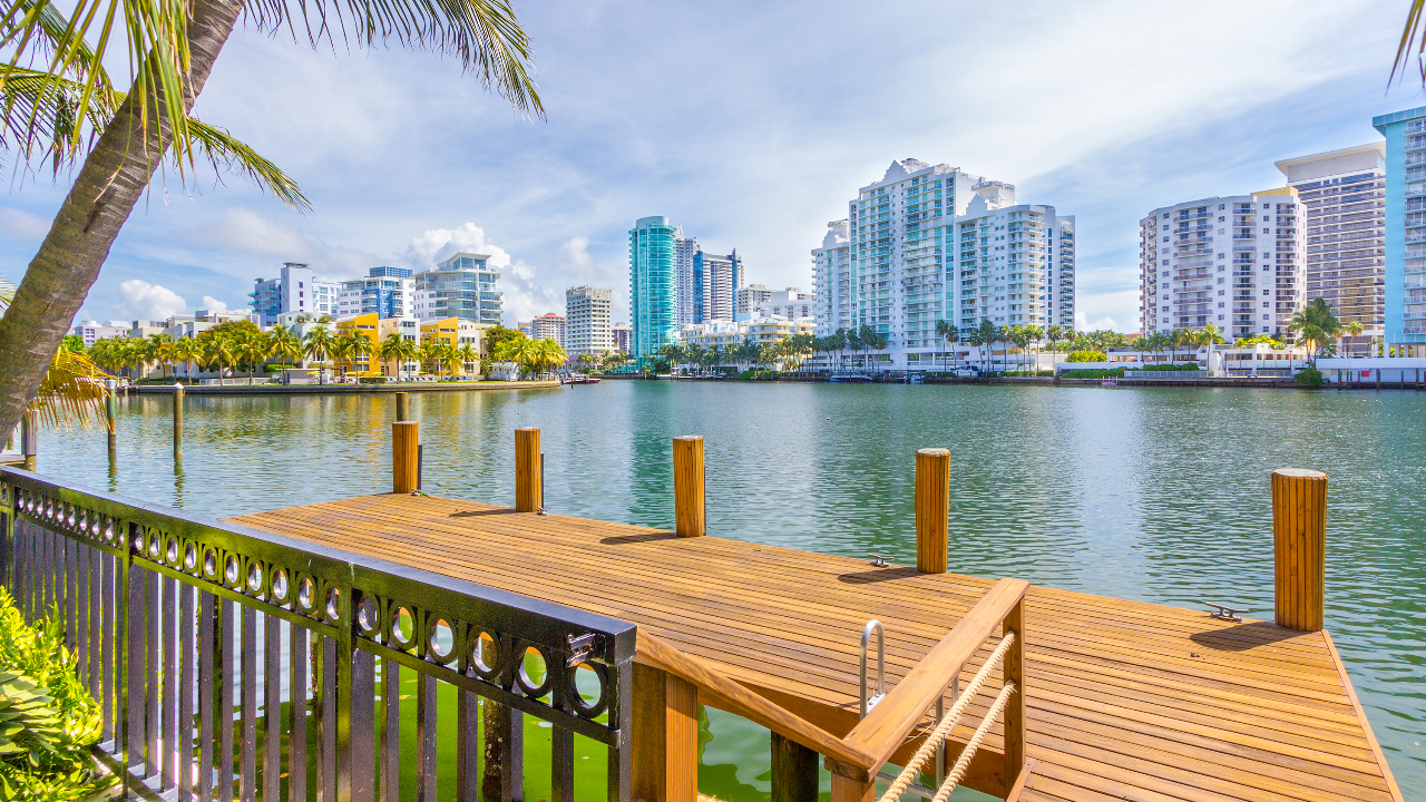 5941-Pine-Tree-Dr-09