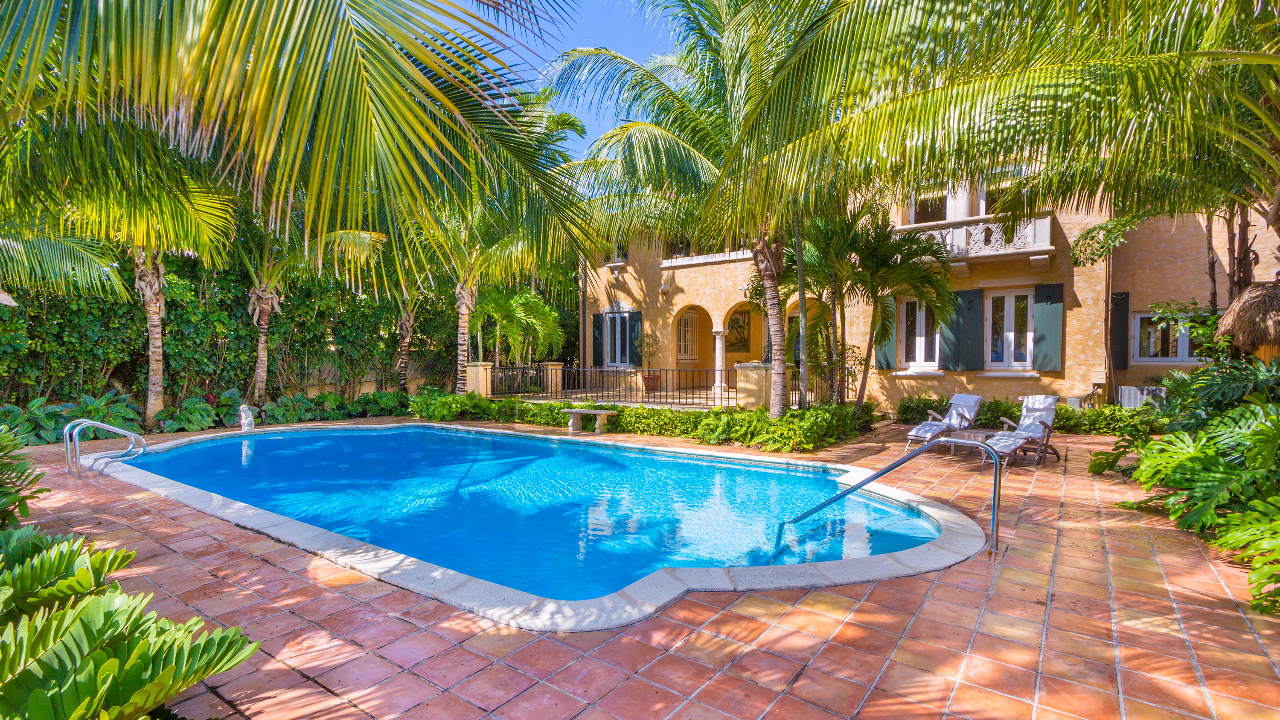 5941-Pine-Tree-Dr-07