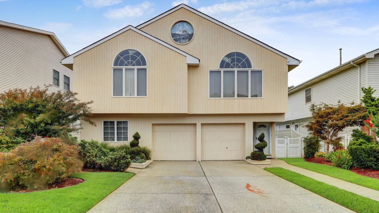 117 W Penn St, Long Beach, NY, 11561 Scene 1