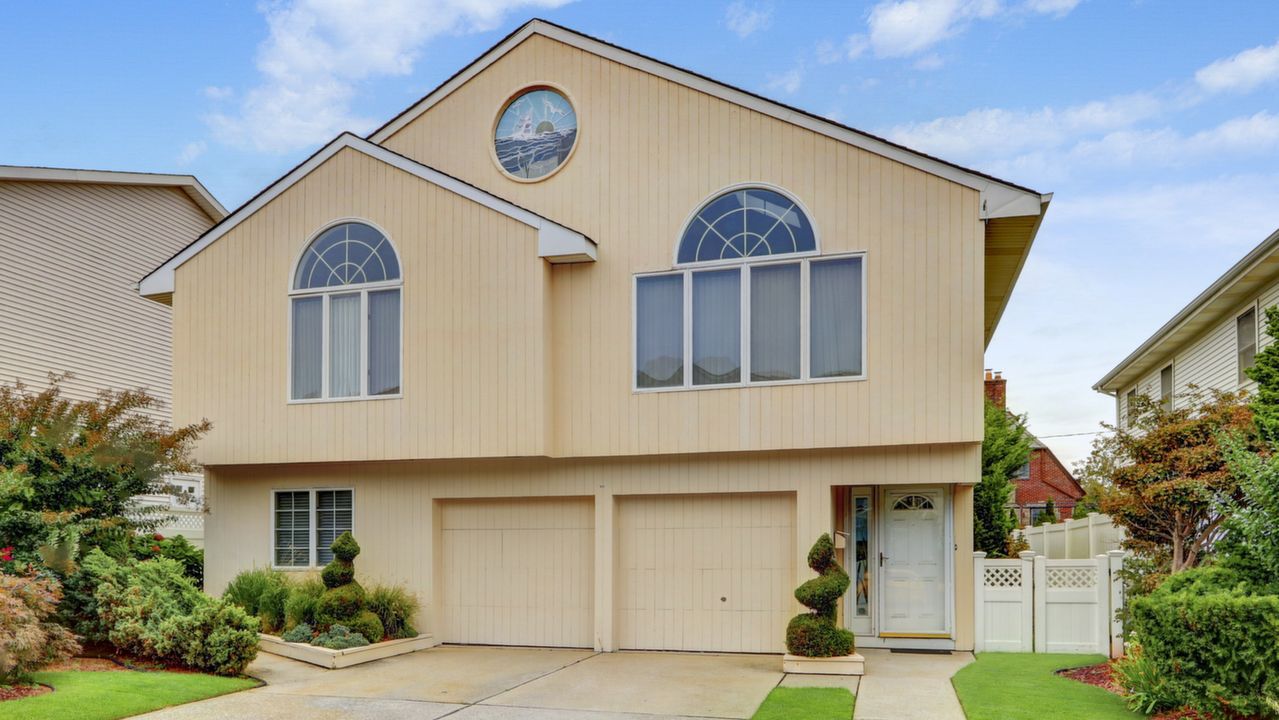 117 W Penn St, Long Beach, NY, 11561 Scene 2