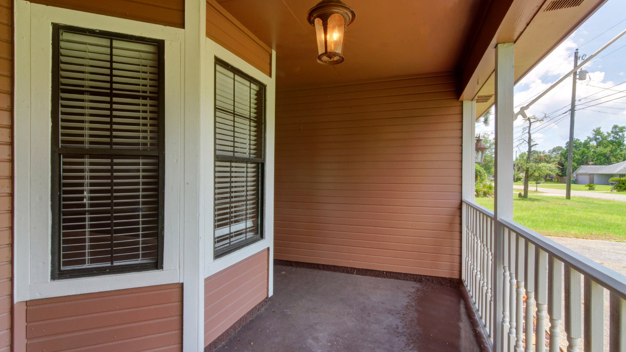 03_Front_Porch_01