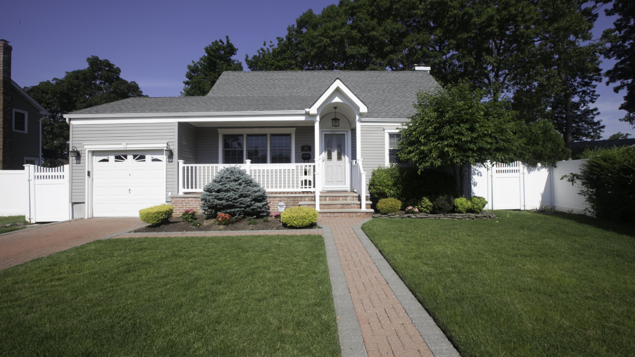 49 Interval Avenue, Farmingdale, NY, 11735 Scene 1