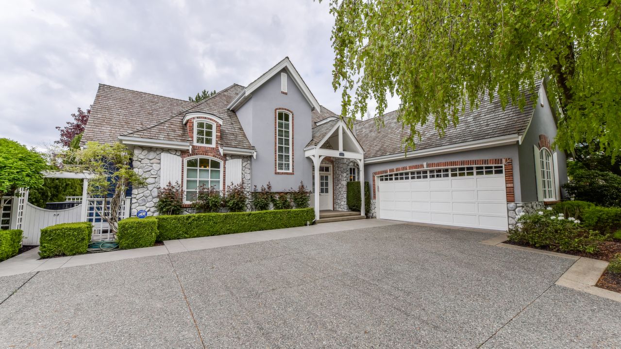 3325 Canterbury Dr, Surrey, BC, V3S 0J4 Scene 1