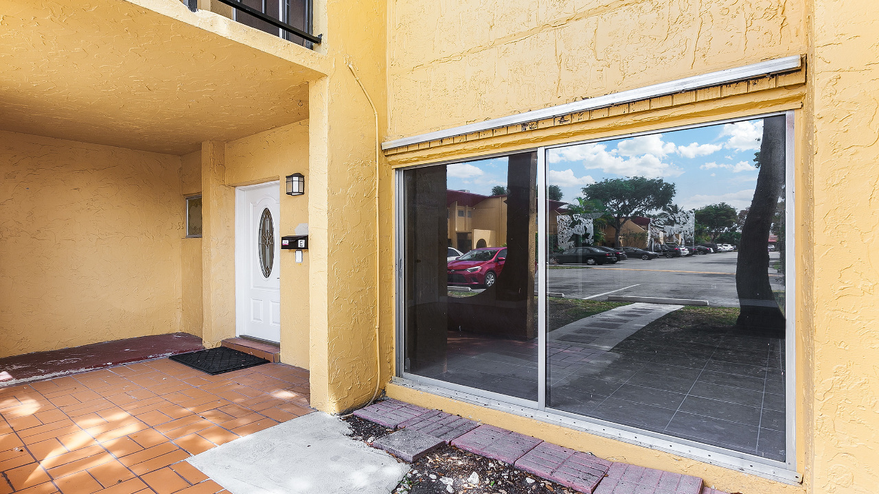 13781-SW-84th-St-Apt-E-02