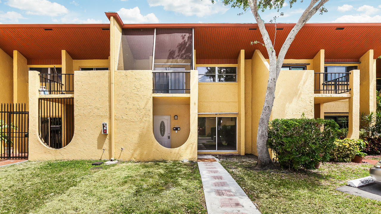 13781-SW-84th-St-Apt-E-01