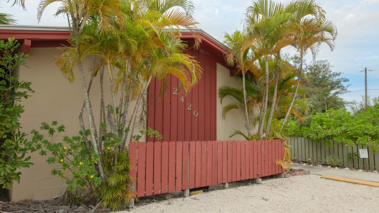 Island Breeze Entrance