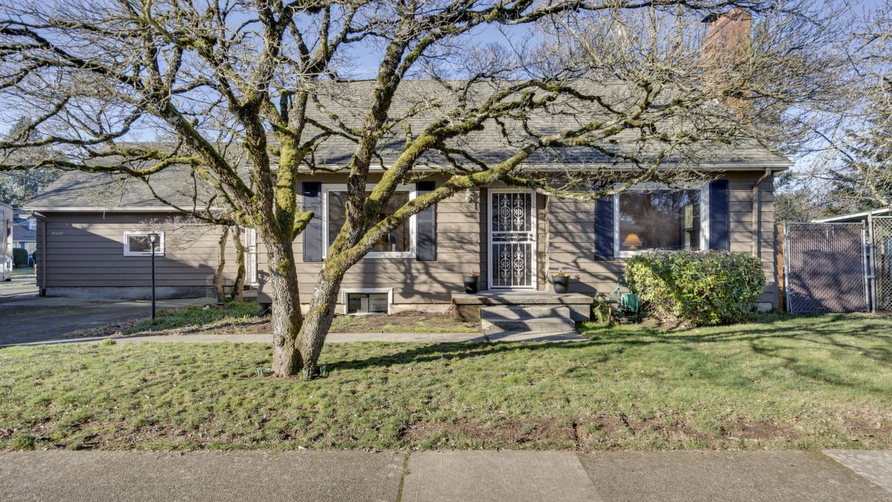 12733 SE Salmon Ct, Portland, OR, 97233 Scene 2