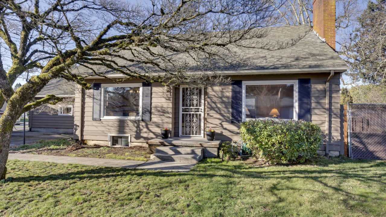12733 SE Salmon Ct, Portland, OR, 97233 Scene 3