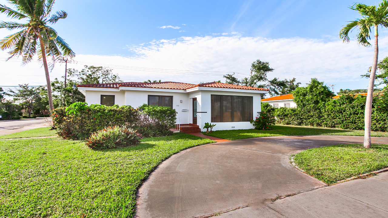 330-Ponce-De-Leon-Blvd-02