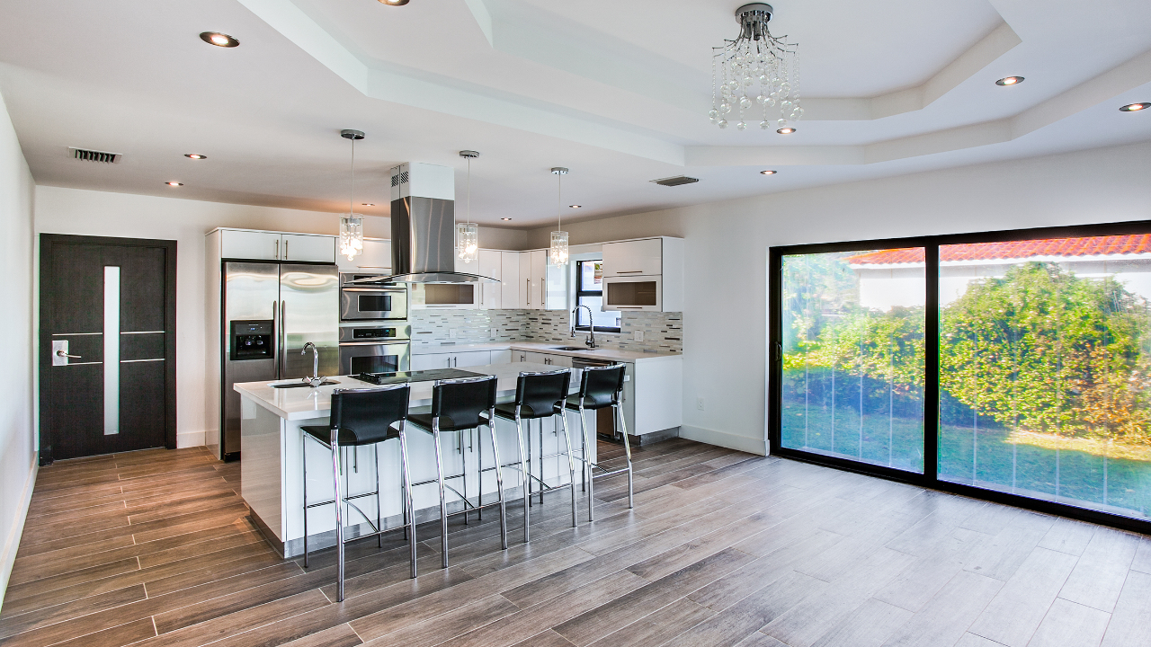 330-Ponce-De-Leon-Blvd-07