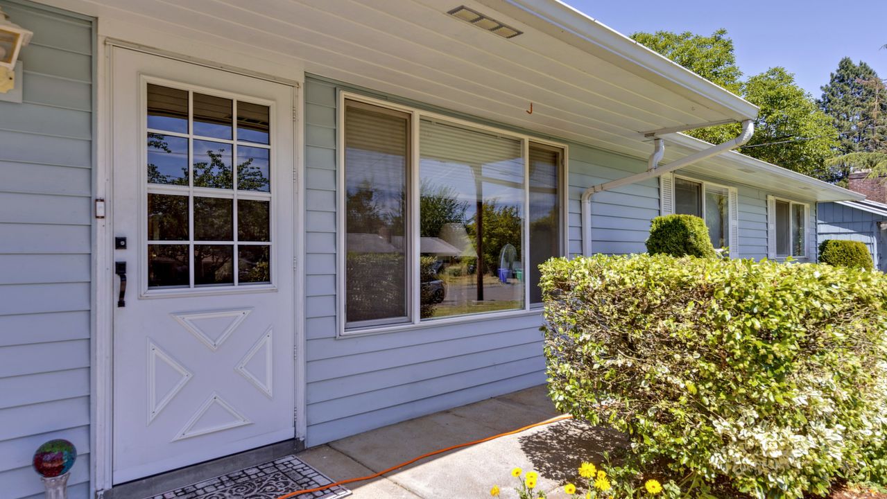 9823 SE Cora St, Portland, OR, 97266 Scene 1