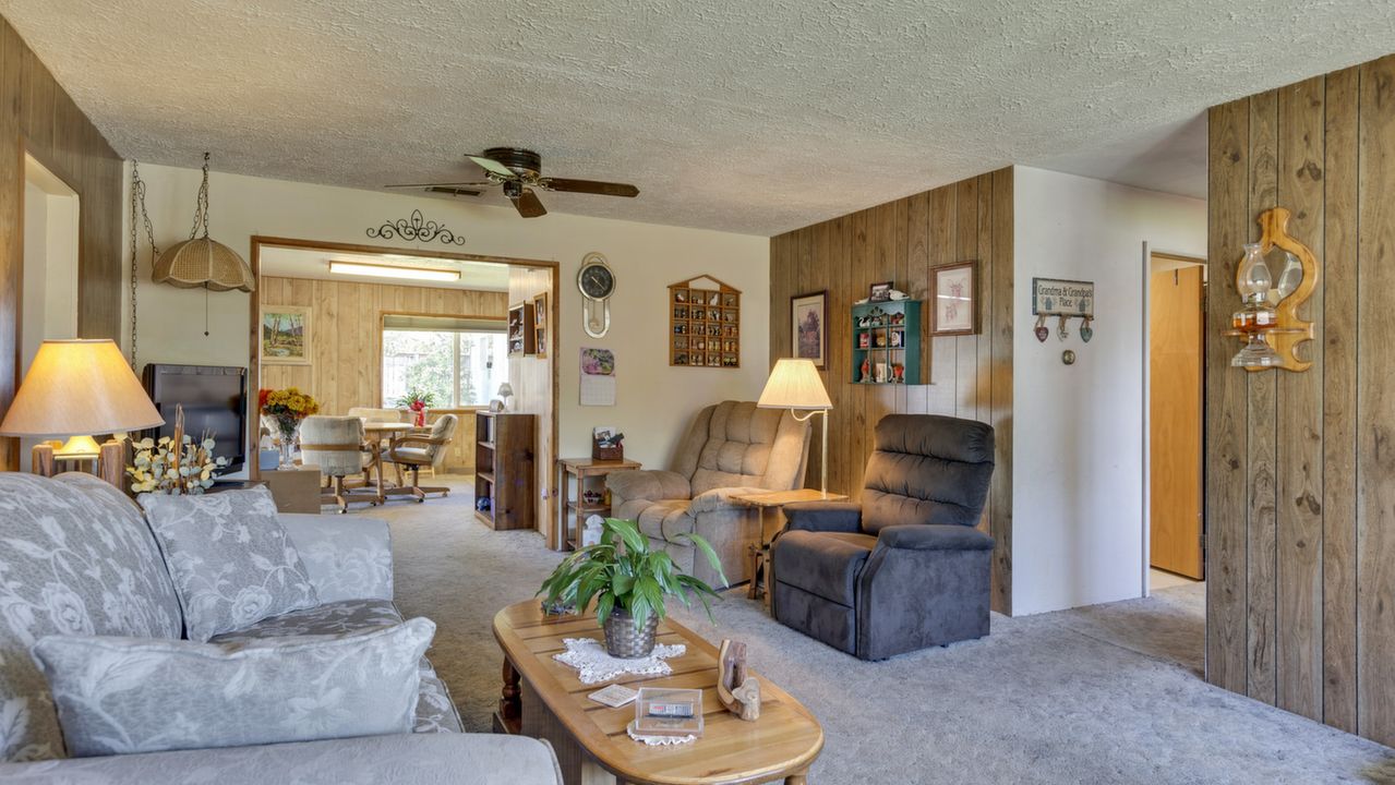 9823 SE Cora St, Portland, OR, 97266 Scene 2