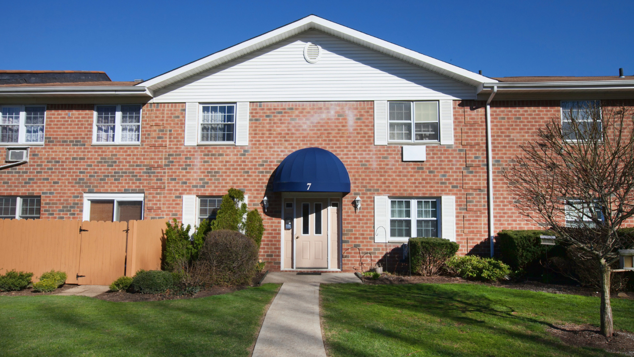 460 Old Town Road Unit 7A, Port Jefferson, NY, 11776 Scene 1