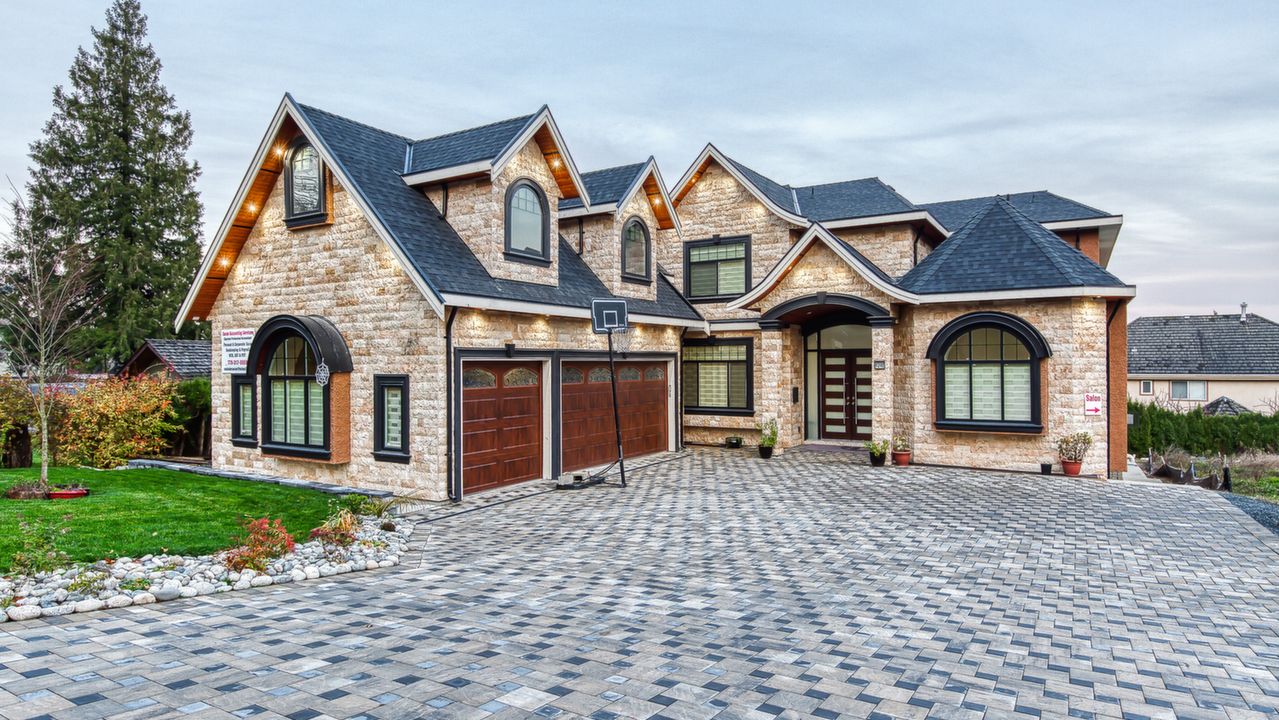 9292 162A St, Surrey, BC, V4N 2B8 Scene 1