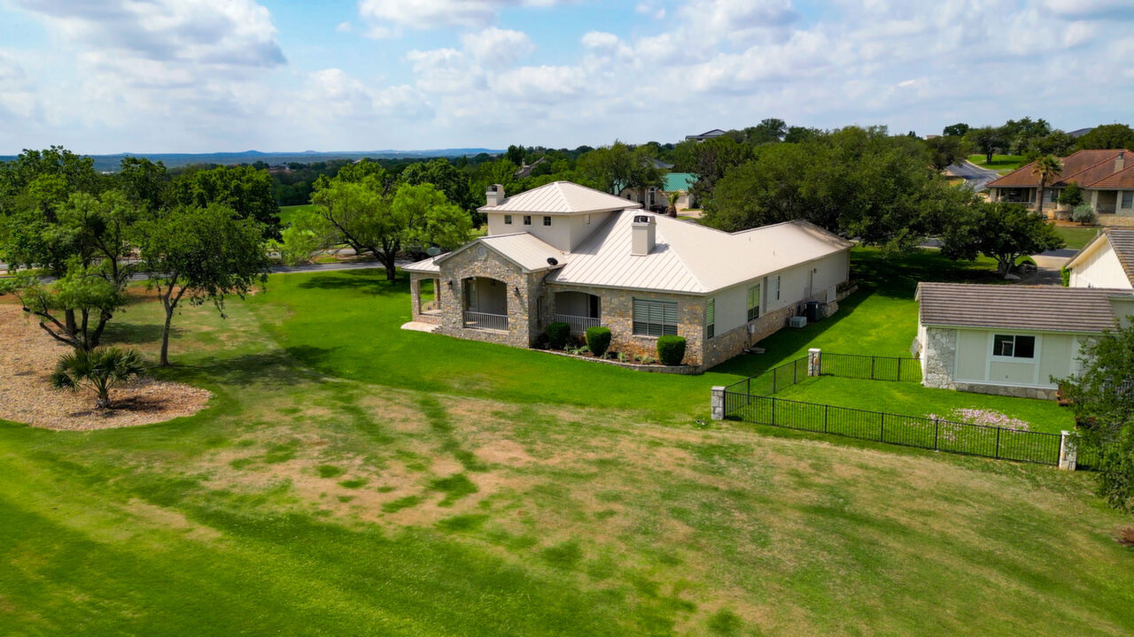 100 Cliff Run, Horseshoe Bay, TX, 78657 Scene 2