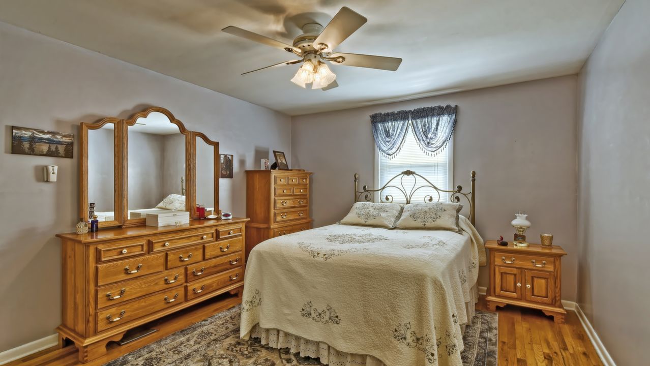 15_MasterBedroom