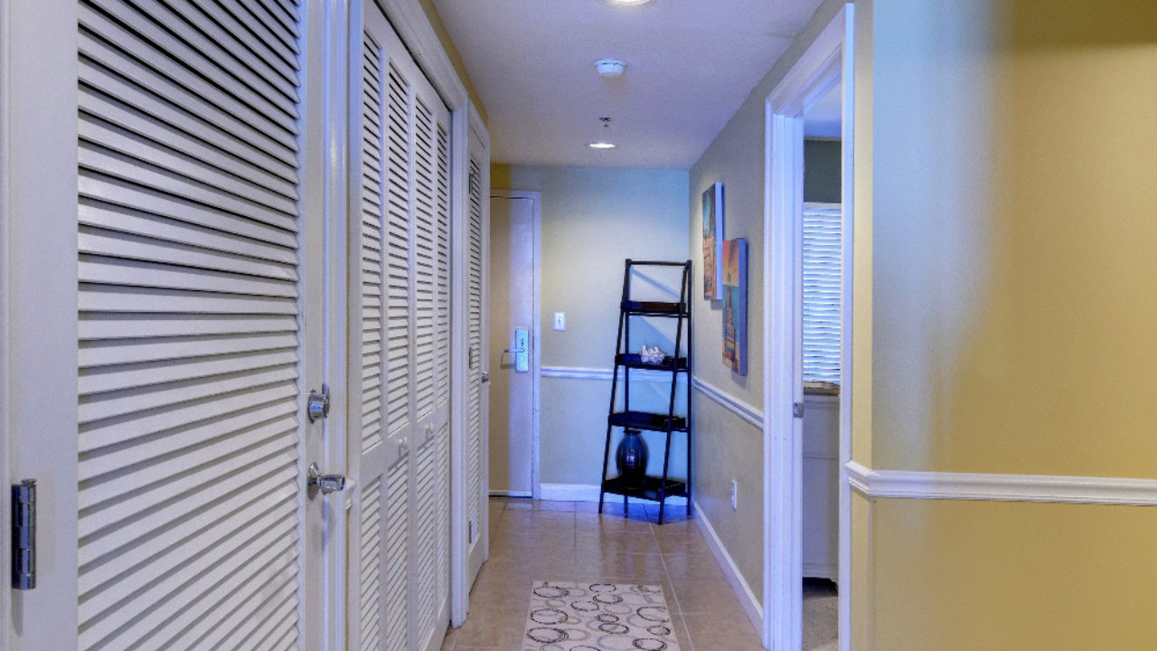 04_Hallway_01