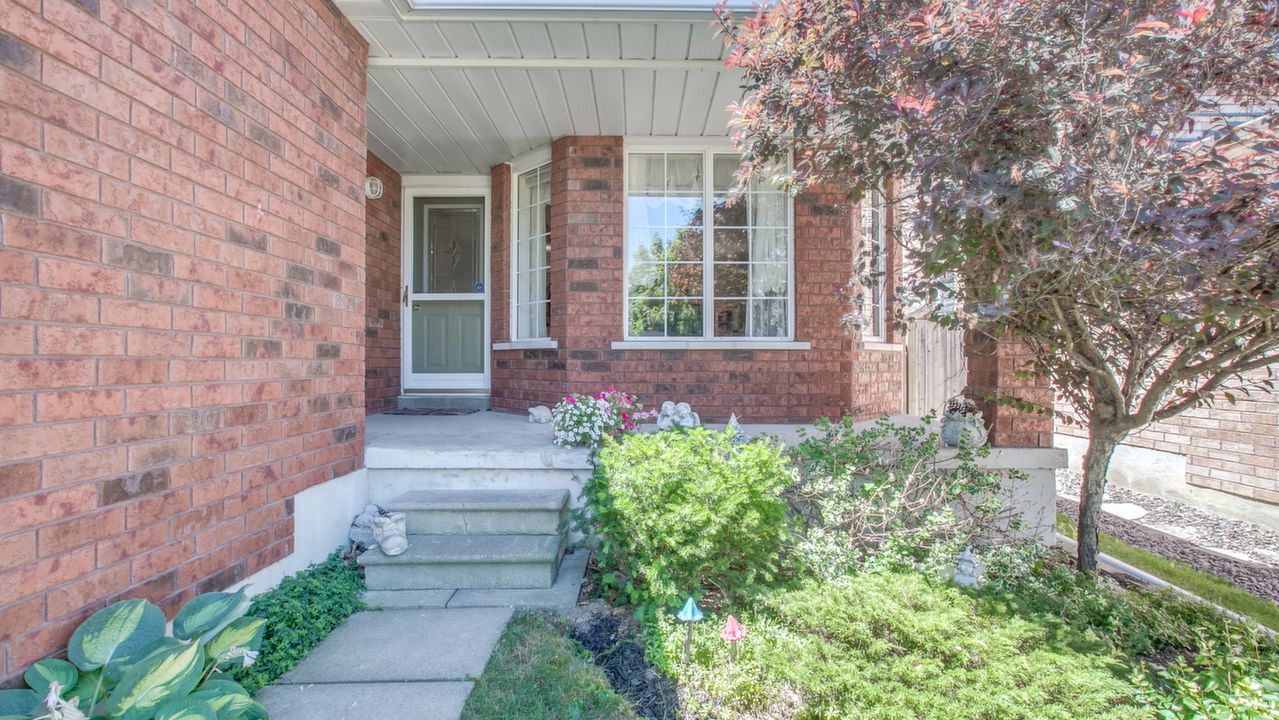 77 Bonathon Cres, Bowmanville, ON, L1C 5B9 Scene 4