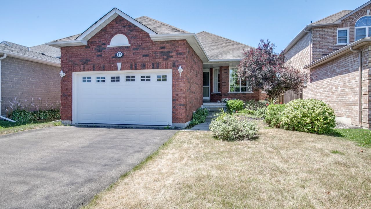 77 Bonathon Cres, Bowmanville, ON, L1C 5B9 Scene 2