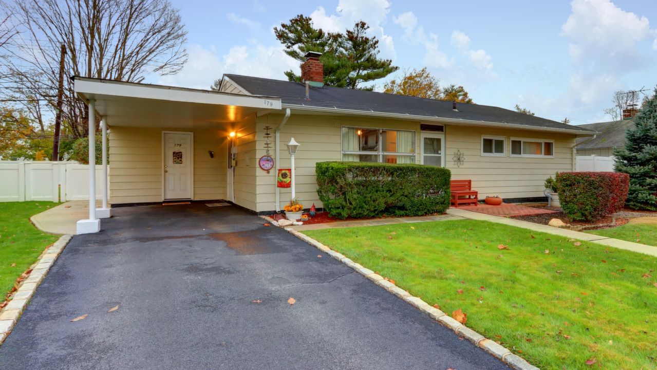 179 Southwood Cir, Syosset, NY, 11791 Scene 1