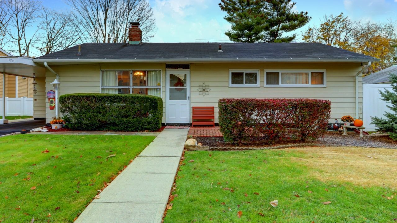 179 Southwood Cir, Syosset, NY, 11791 Scene 2