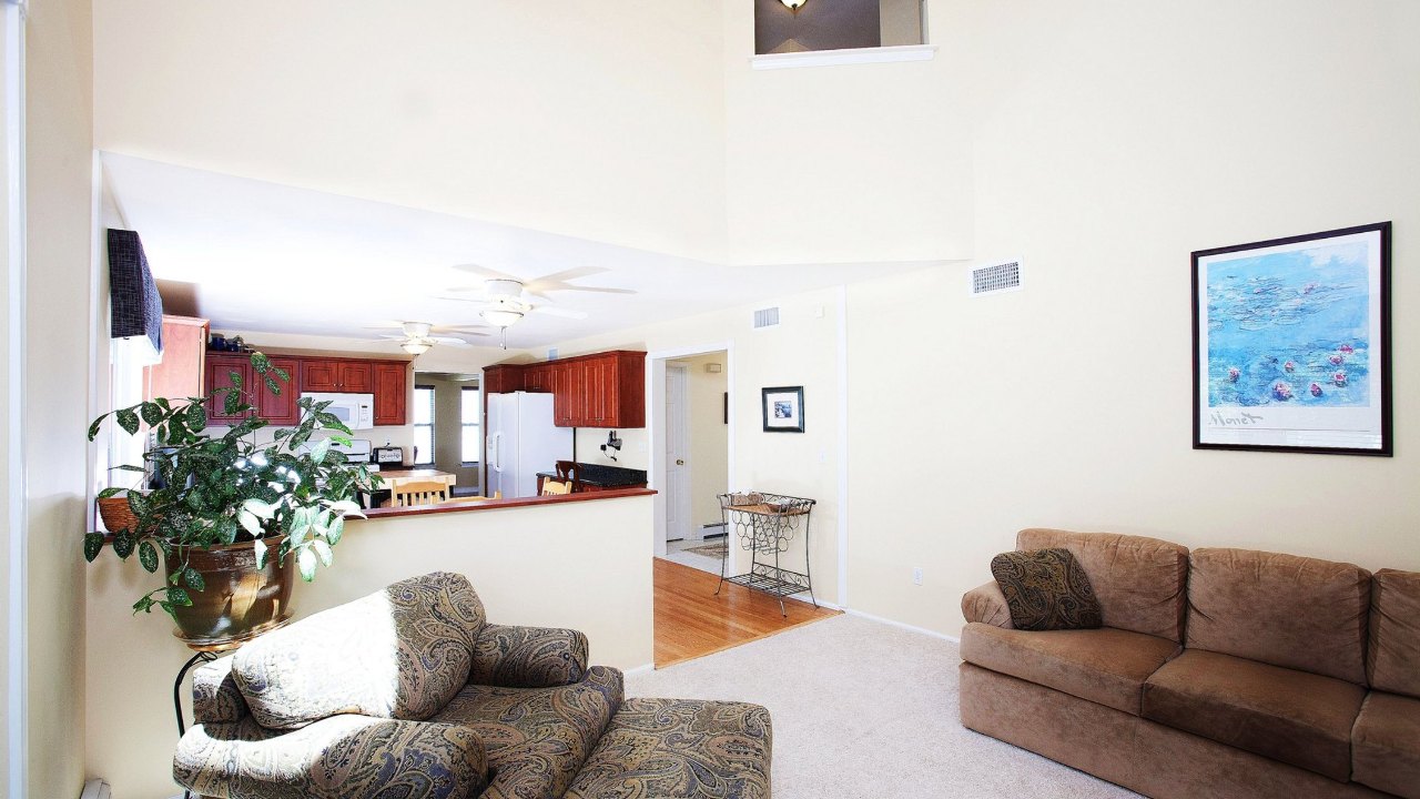 25 Clifton Street, Farmingdale, NY, 11735 Scene 4