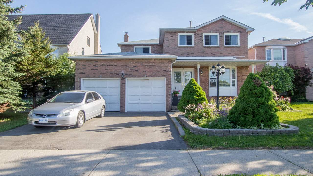 182 Cherrytree Drive, Brampton, ON, L6Y 3M6 Scene 1