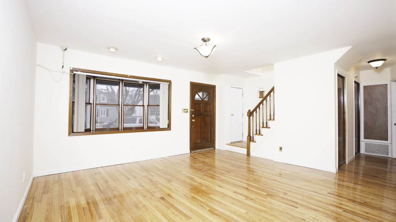 5 Audrey Ave, Plainview, NY, 11803 Scene 2