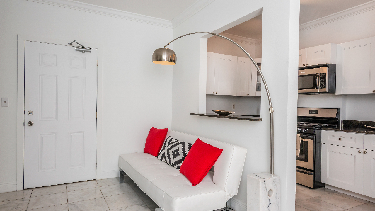 First-on-Lincoln-#12-04