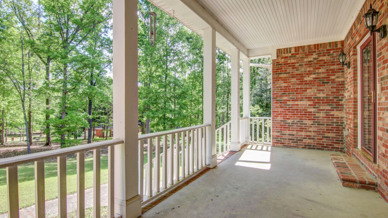 Rocking Chair Front Por'/,mmm,,,,,mg,r223444e4433234