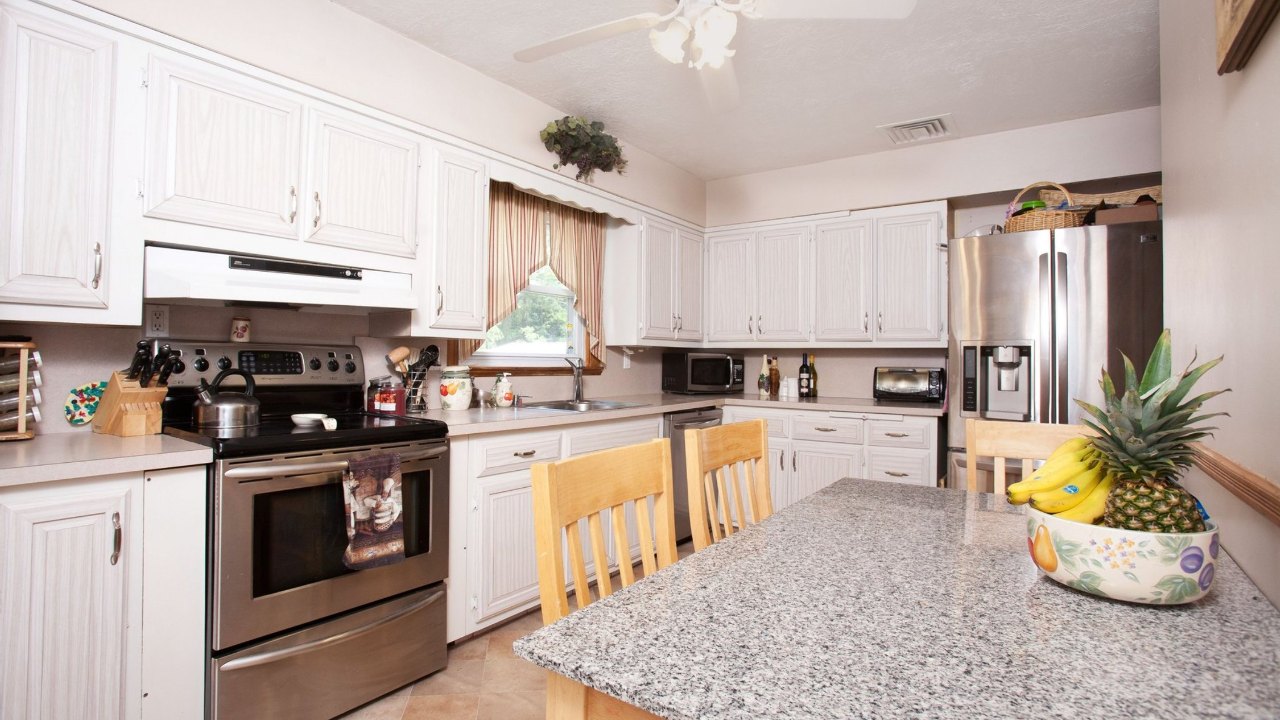 35 Frey Road, Farmingdale, NY, 11735 Scene 4