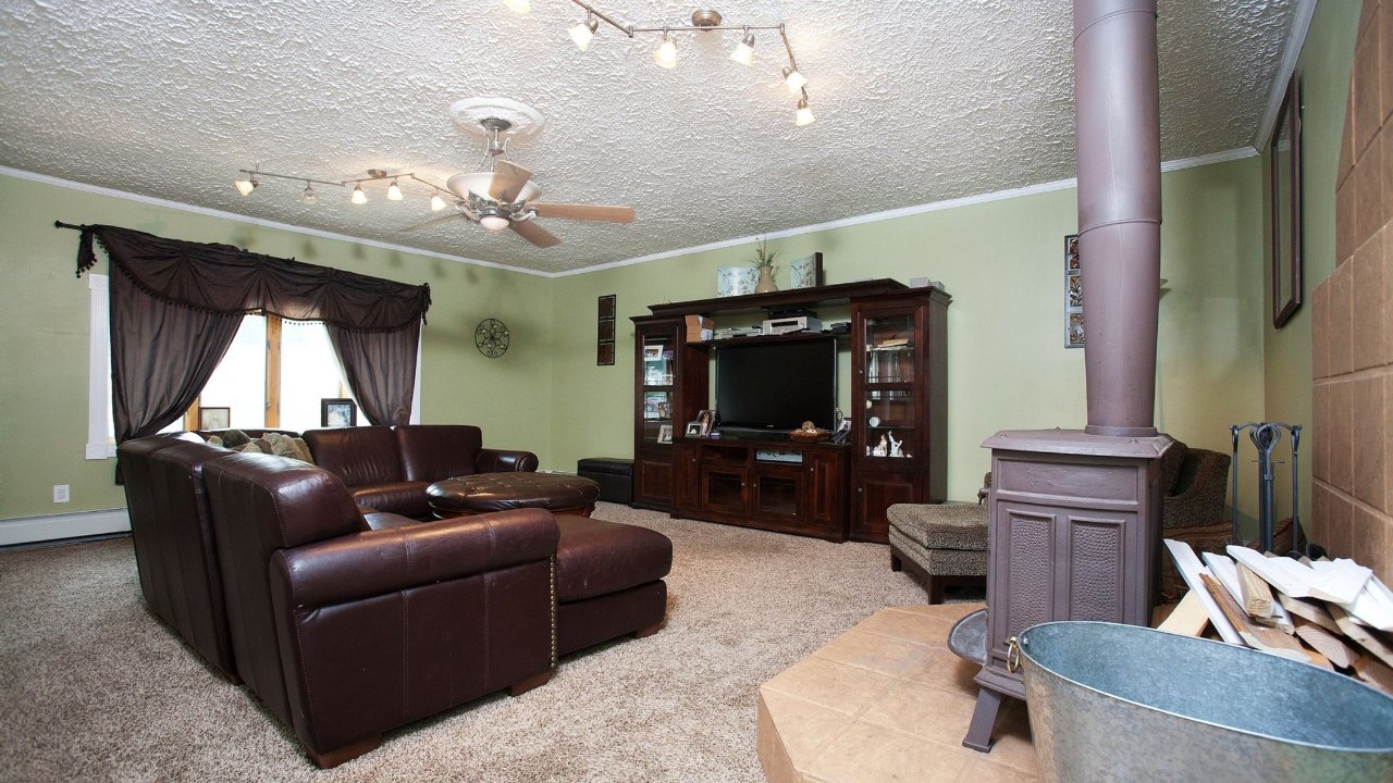 35 Frey Road, Farmingdale, NY, 11735 Scene 3