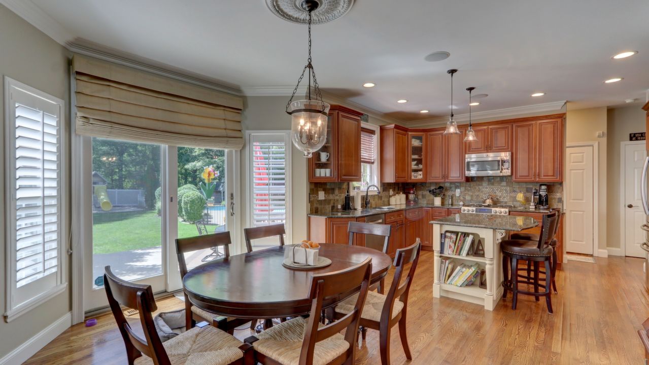 Kitchen Eating Area