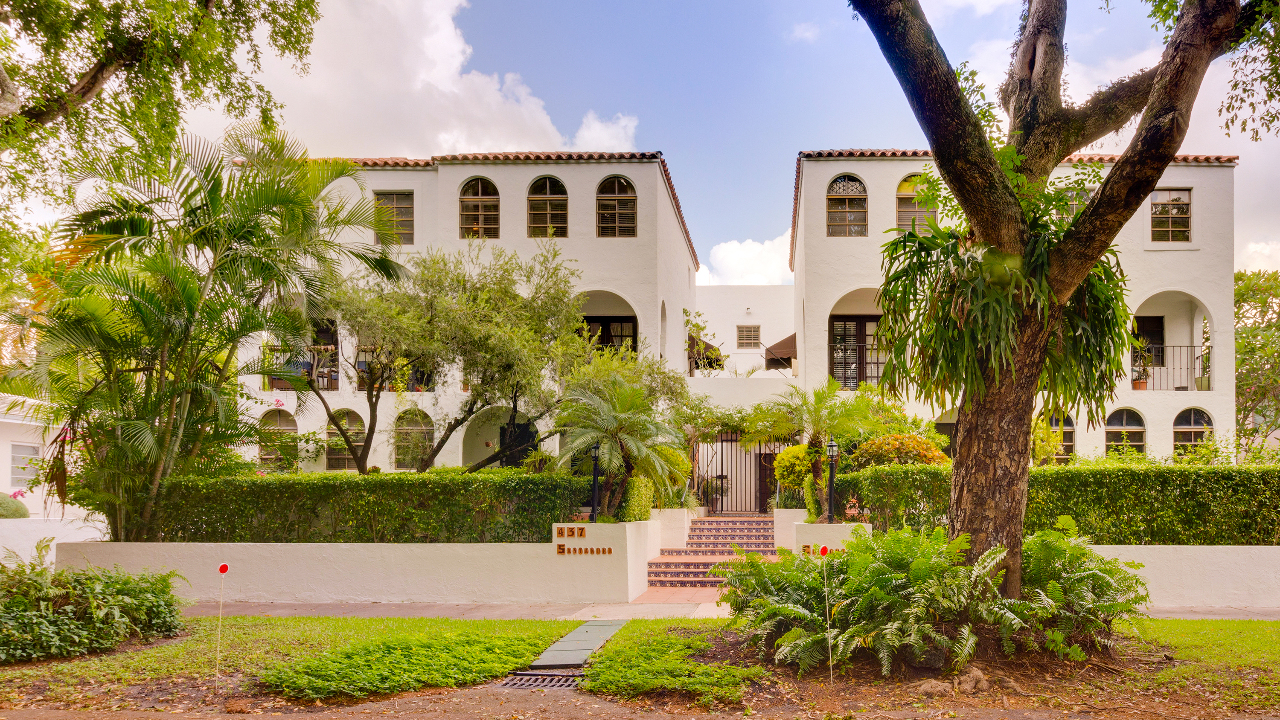 437-Santander-Ave-01