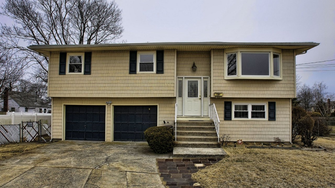 185 Spruce Avenue, West Islip, NY, 11795 Scene 1