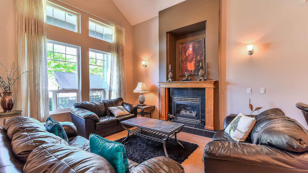 16550 63 Ave, Surrey, BC, V3S 2V2 Scene 2