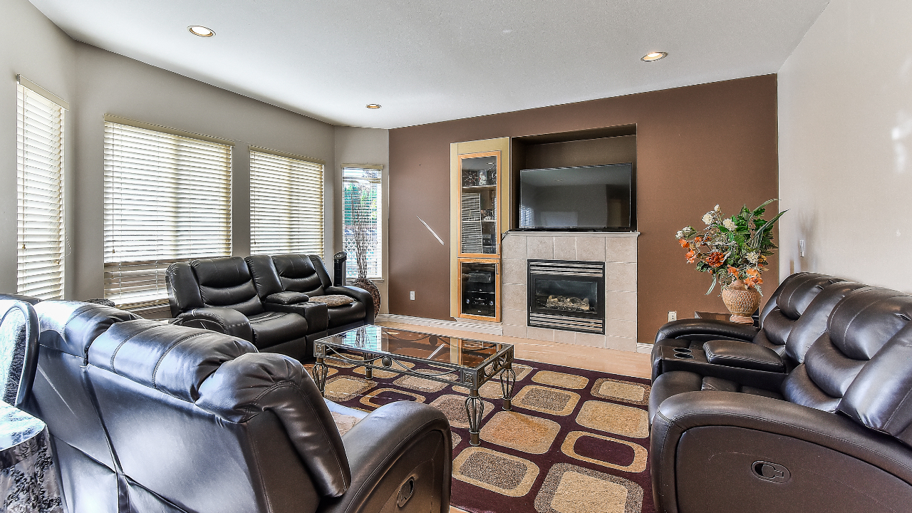 16550 63 Ave, Surrey, BC, V3S 2V2 Scene 4