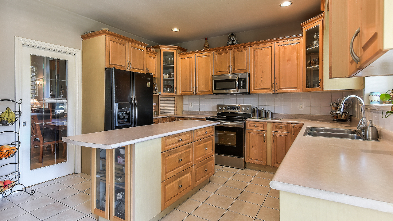 16550 63 Ave, Surrey, BC, V3S 2V2 Scene 3