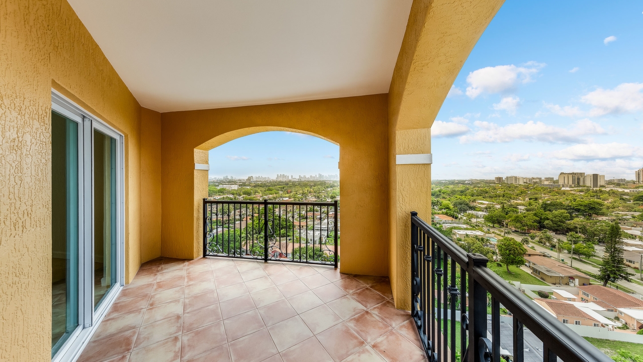 Gables-View-#907-04