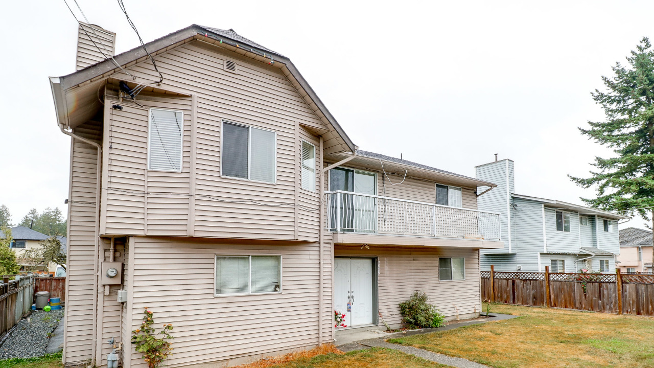 13025 96 Ave, Surrey, BC, V3V 1Y2 Scene 1