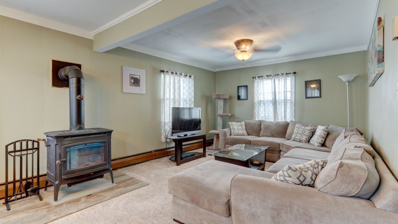 2 Glen Ln, Levittown, NY, 11756 Scene 2